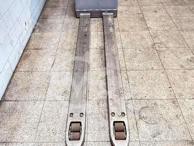 Manual pallet jack Still EXU-S24