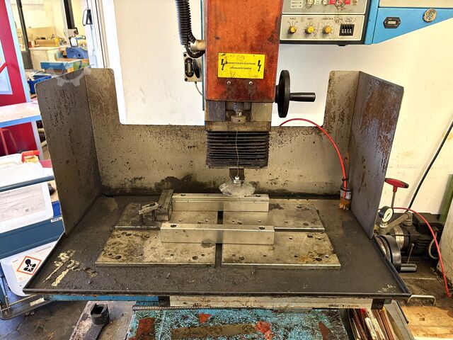 Startlocherodiermaschine Matra BT-2