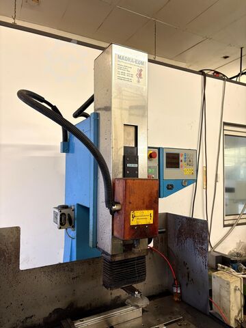 Startlocherodiermaschine Matra BT-2