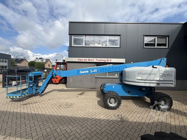 GENIE S-45 telescopic boom lift / aerial work platform 4x4 DEUTZ DIESEL 4,545 hours 15.7 m working h GENIE S-45 Telescoop hoogwerker / boomlift  4x4 DEUTZ DIESEL 4545uur 15,7M Werkhoogte 2016