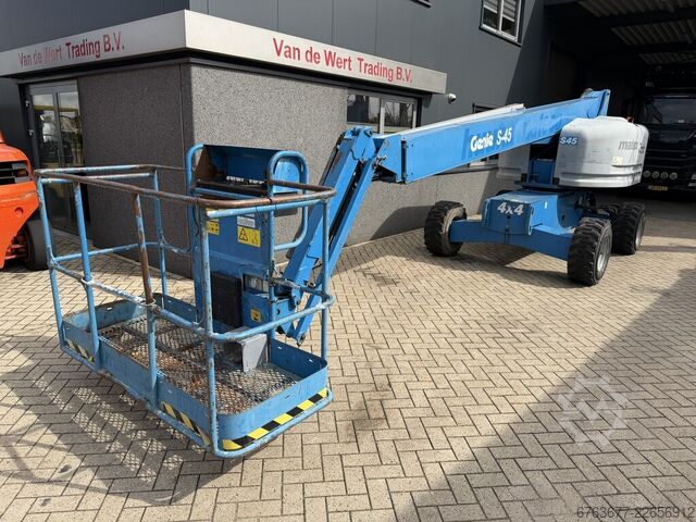 GENIE S-45 telescopic boom lift / aerial work platform 4x4 DEUTZ DIESEL 4,545 hours 15.7 m working h GENIE S-45 Telescoop hoogwerker / boomlift  4x4 DEUTZ DIESEL 4545uur 15,7M Werkhoogte 2016