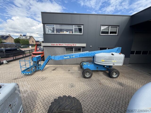 GENIE S-45 telescopic boom lift / aerial work platform 4x4 DEUTZ DIESEL 5189 hours 15.7M working hei GENIE S-45 Telescoop hoogwerker / boomlift  4x4 DEUTZ DIESEL 5189uur 15,7M Werkhoogte 2014
