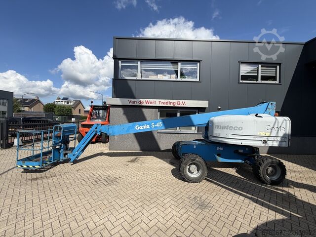 GENIE S-45 Telescopic Boom Lift / Aerial Work Platform, 4x4, DEUTZ DIESEL, 5,532 hours, 15.7m Workin GENIE S-45 Telescoop hoogwerker / boomlift  4x4 DEUTZ DIESEL 5532uur 15,7M Werkhoogte 2014