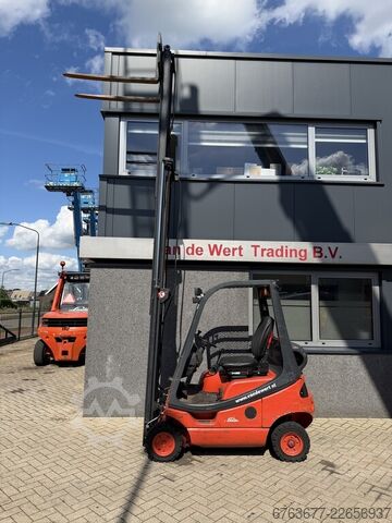 Linde H16T Triplex 470 Freihub / 3. Ventilfunktion am Wagen / VW 1992 / 14.050 Betriebsstunden / LPG LINDE H16T Triplo 470 Freelift / 3e functie op bord / VW 1992 / 14.050 uur LPG