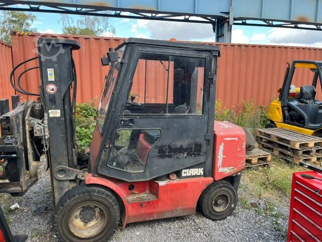 Diesel Forklift Clark CDP 30H / Nicht fahrbereit/ Bastlerfahrzeug