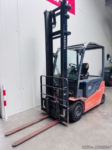 Elektro 4 Rad-Stapler Toyota 8FBMT25-10414
