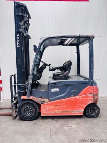 Elektro 4 Rad-Stapler Toyota 8FBMT25-10414