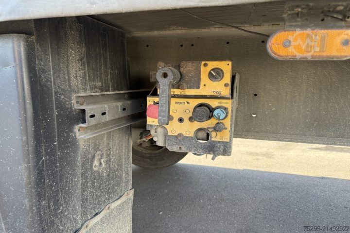 Auflieger mit Pritsche & Plane Schmitz Cargobull S24/27 Plane / Swiss-Vehicle