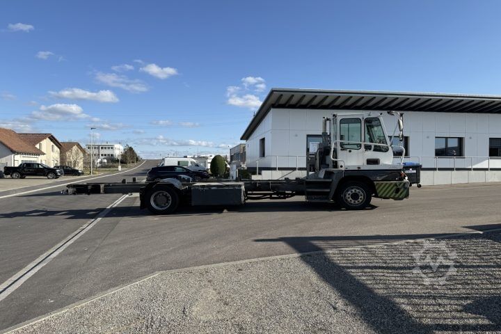 LKW-Fahrgestell  YT222 4x2 Chassis-Kabine / Swiss-Vehicle