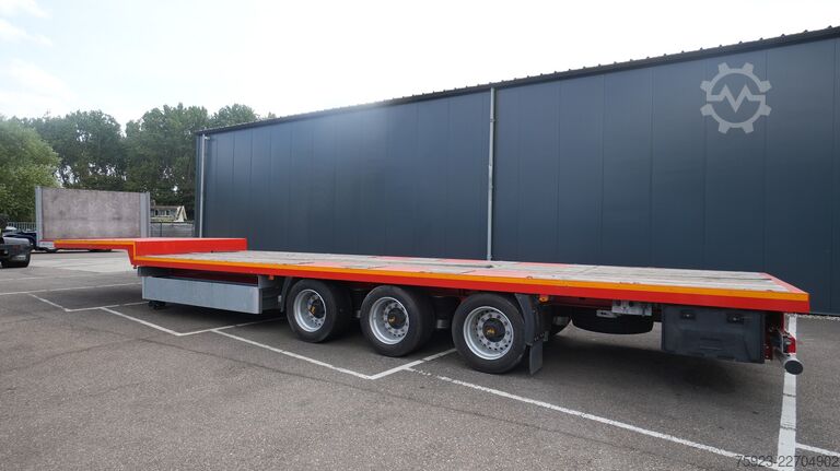 Semi-Tieflader Reistreyler 3 axle semi low loader
