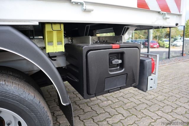 Pick-up van VOLKSWAGEN Crafter 50 Doka Tiefpritsche +Kran (Fa. Schoon)