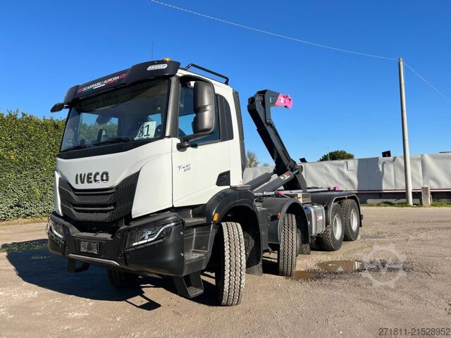 Roll-off tipper truck IVECO IVECO TRAKKER T-WAY AD540 NUOVO SCARRABILE