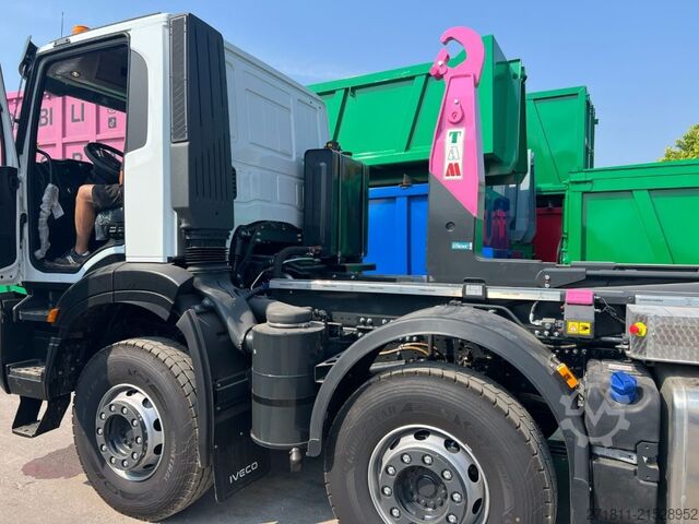 Roll-off tipper truck IVECO IVECO TRAKKER T-WAY AD540 NUOVO SCARRABILE