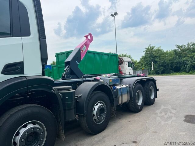 Roll-off tipper truck IVECO IVECO TRAKKER T-WAY AD540 NUOVO SCARRABILE
