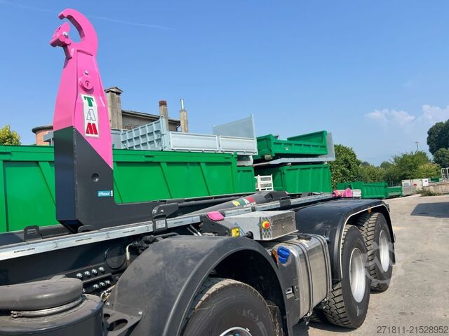 Roll-off tipper truck IVECO IVECO TRAKKER T-WAY AD540 NUOVO SCARRABILE