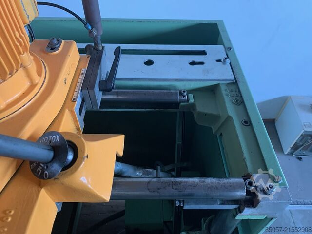 Double spindle milling machine