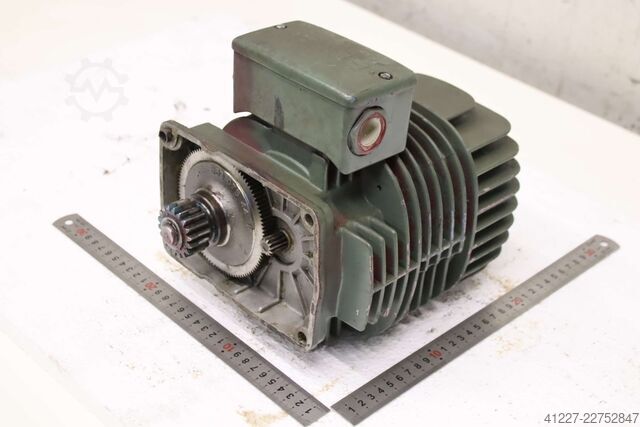 Geared motor 0.07/0.27 kW 680/2900 rpm rpm Mannesmann Demag 13/6 PF 8/2