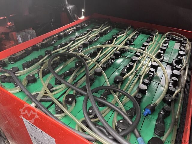 Electric 4-wheel forklift Linde E30HL-01/600