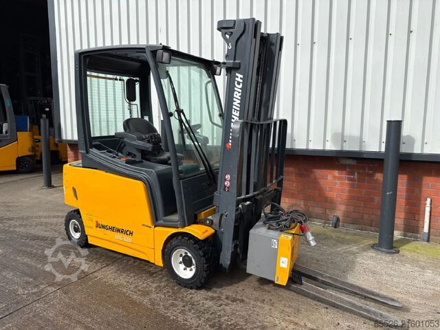 Elektro 4 Rad-Stapler Jungheinrich EFG 320 / 5585 Std.