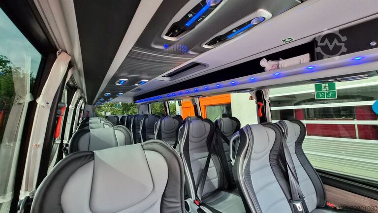 Kleinbus MERCEDES-BENZ 519 Sunset S 4 Ferqui Lagerfahrzeug Stock