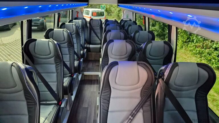 Kleinbus MERCEDES-BENZ 519 Sunset S 4 Ferqui Lagerfahrzeug Stock