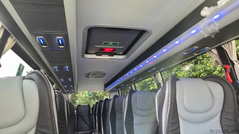 Kleinbus MERCEDES-BENZ 519 Sunset S 4 Ferqui Lagerfahrzeug Stock