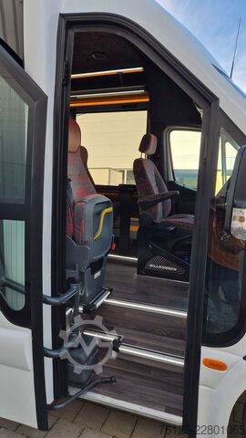 Kleinbus MERCEDES-BENZ 30 Sitzer Schul- Transferbus 519 Lagerfahrzeug