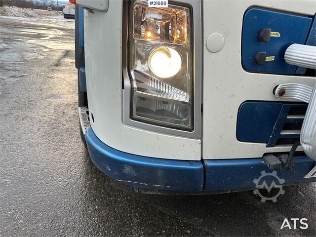 Crane Volvo FM12 Globetrotter 6x4 crane truck w/ rear mounted