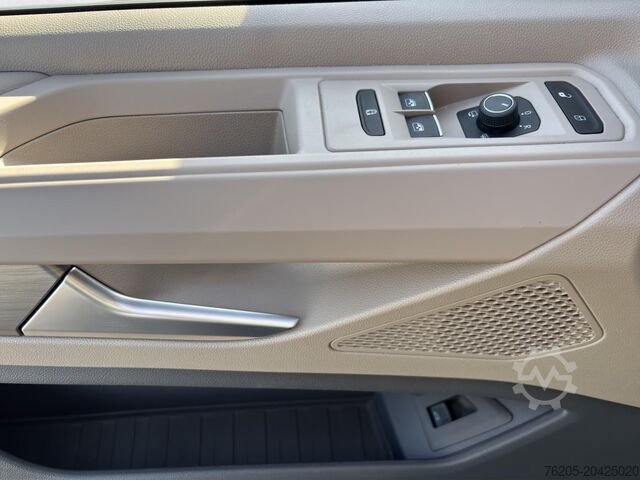 Minibus VW T7 Multivan 2.0 TDI Life ACC AUT Kam. KlimaA LED