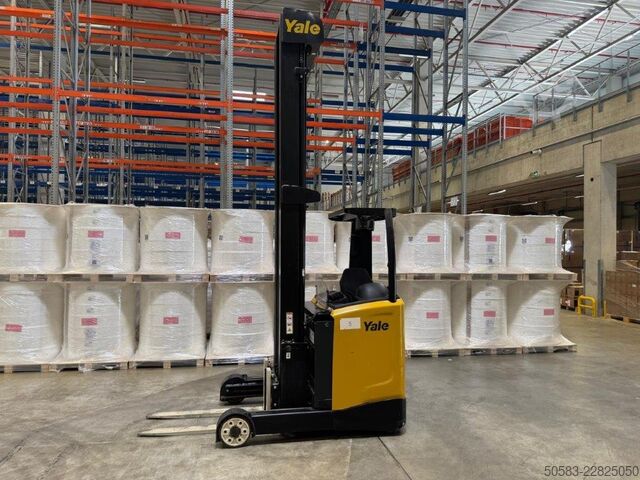Reach Truck Yale MR16 - TRIPLEX - 10,5M - 718 mth