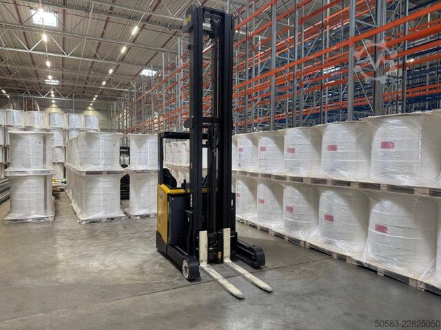 Reach Truck Yale MR16 - TRIPLEX - 10,5M - 718 mth
