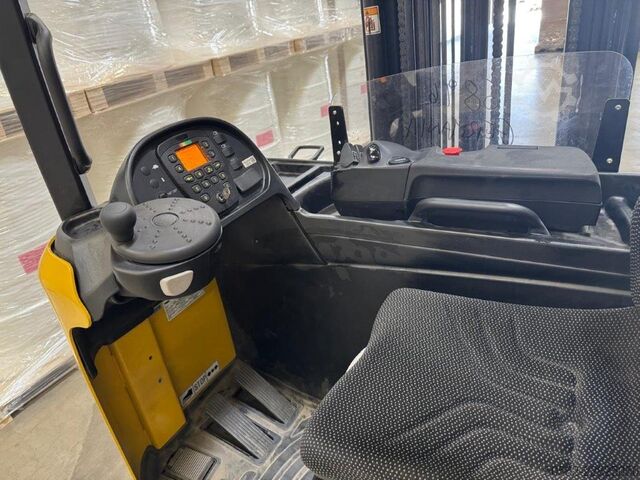 Reach Truck Yale MR16 - TRIPLEX - 10,5M - 718 mth