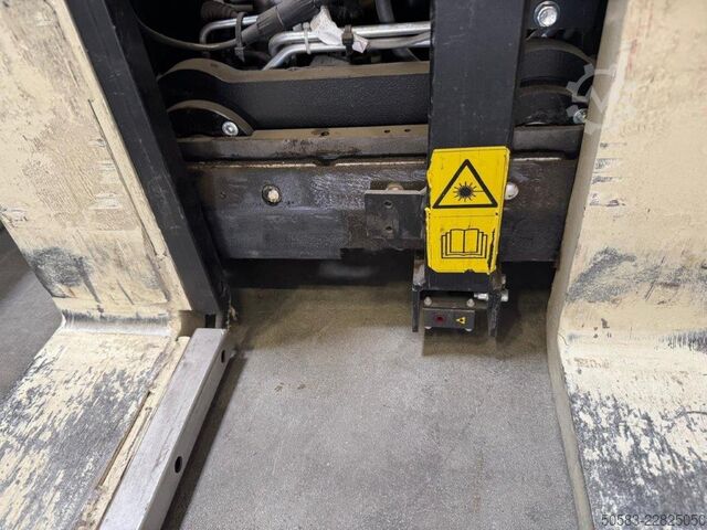 Reach Truck Yale MR16 - TRIPLEX - 10,5M - 718 mth