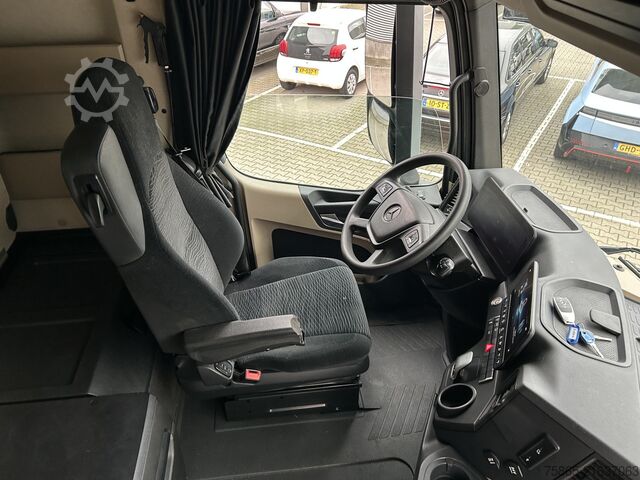 Standard tractor Mercedes-Benz Actros 1845 Gigaspace / Tacho V2 / PTO - Hydrau...