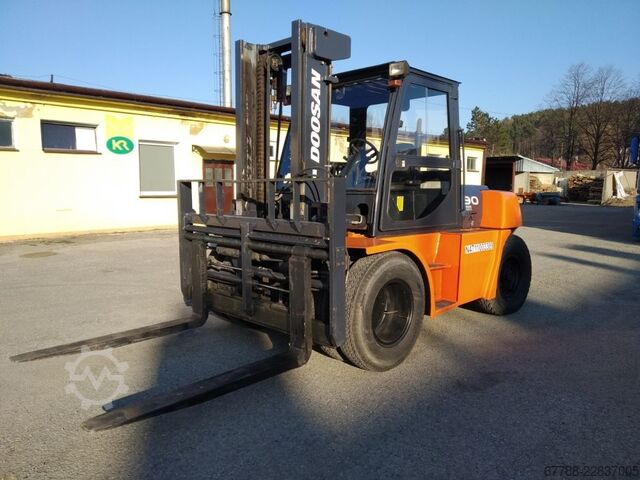 4-wheel forklift DOOSAN D90S-5 / 9 ton