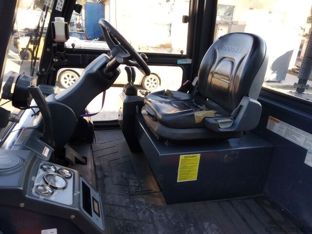 4-wheel forklift DOOSAN D90S-5 / 9 ton