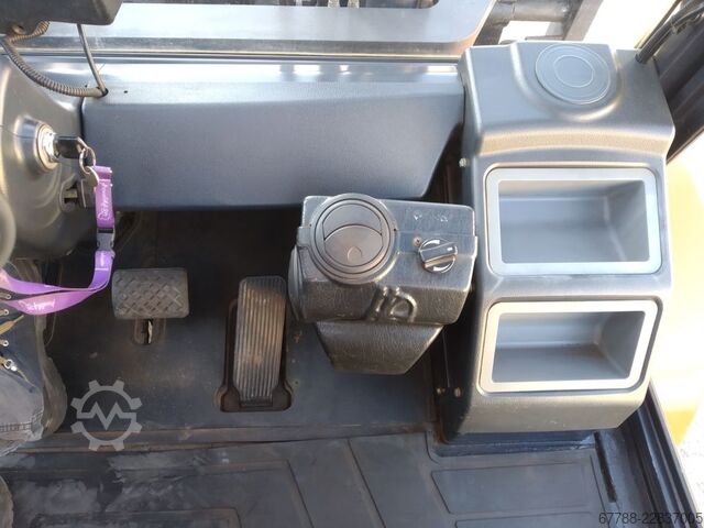 4-wheel forklift DOOSAN D90S-5 / 9 ton