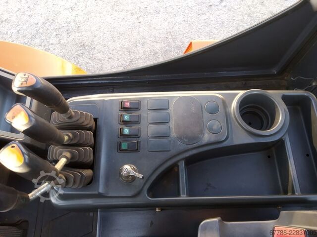 4-wheel forklift DOOSAN D90S-5 / 9 ton