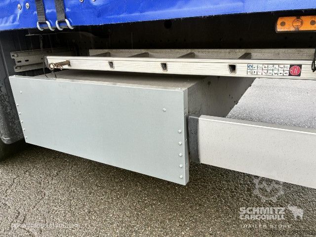 Auflieger mit Pritsche & Plane Schmitz Cargobull Curtainsider Mega Getränke