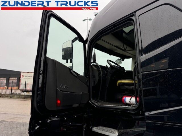 Heavy load Volvo FH16-750 GLOBETROTTER, 8x4