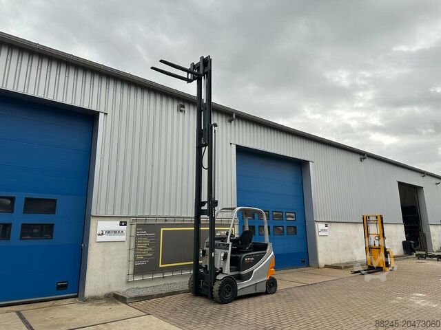 Elektrischer Triplex-Gabelstapler Still RX60-25 mit Seitenschub STILL RX60-25