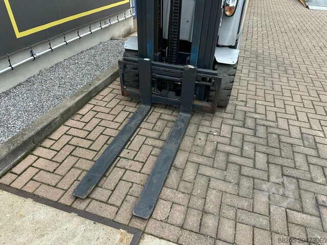 Elektrischer Triplex-Gabelstapler Still RX60-25 mit Seitenschub STILL RX60-25