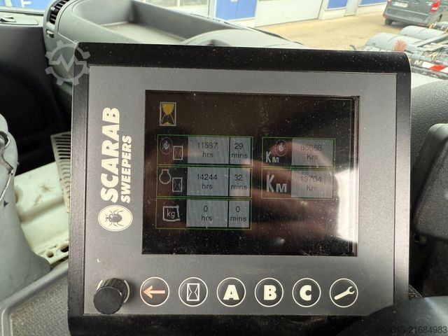Kehrmaschine SCANIA G230 Kehrmaschine SCARAB Magnum