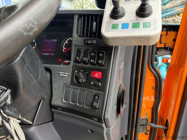 Kehrmaschine SCANIA G230 Kehrmaschine SCARAB Magnum