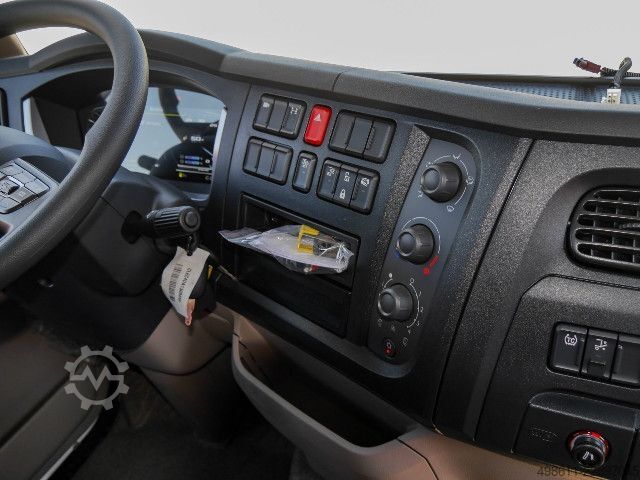 Box truck DAF XB230FA, 12t, Koffer 7,30, Automatik,