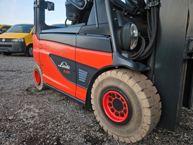 Frontstapler LINDE E25 R Roadster , 6.880mm Hubhöhe, StVZO hydr. Zi