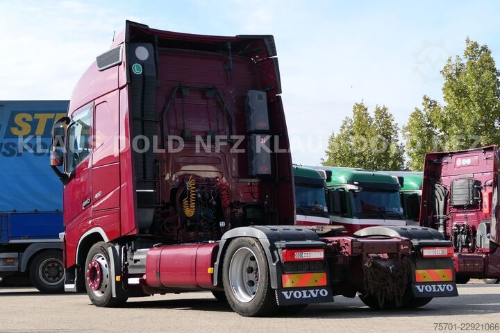 Volume tractor unit VOLVO FH 460 Globetrotter 2-Tanks Euro 6