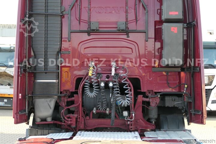 Volume tractor unit VOLVO FH 460 Globetrotter 2-Tanks Euro 6