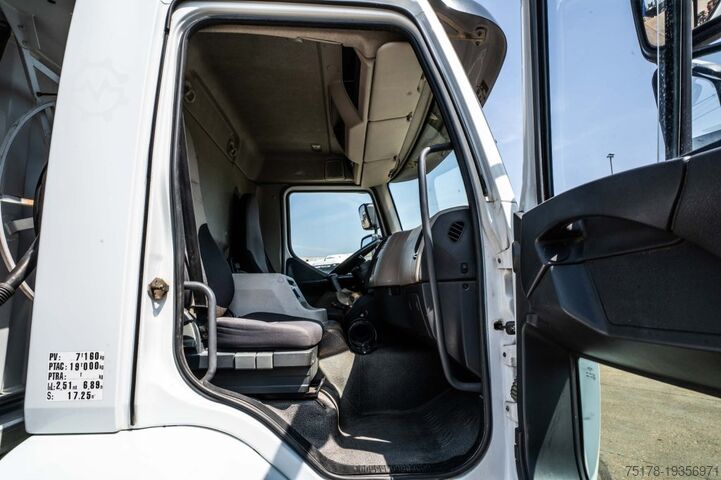 Fuel tanker RENAULT MIDLUM 270 DXI + STOKOTA 14000L /4 COMP