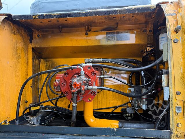 Chain excavator Hyundai R320 NLC-7A Kettenbagger OQ80